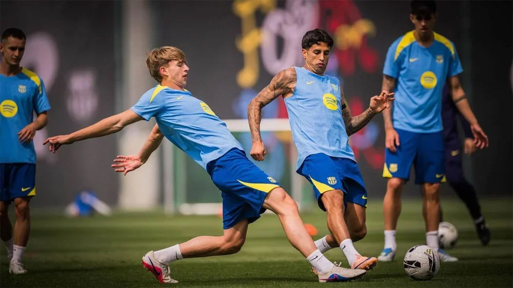 Tommy Marqués, junto a Joao Cancelo en la sesión de entrenamiento de este viernes