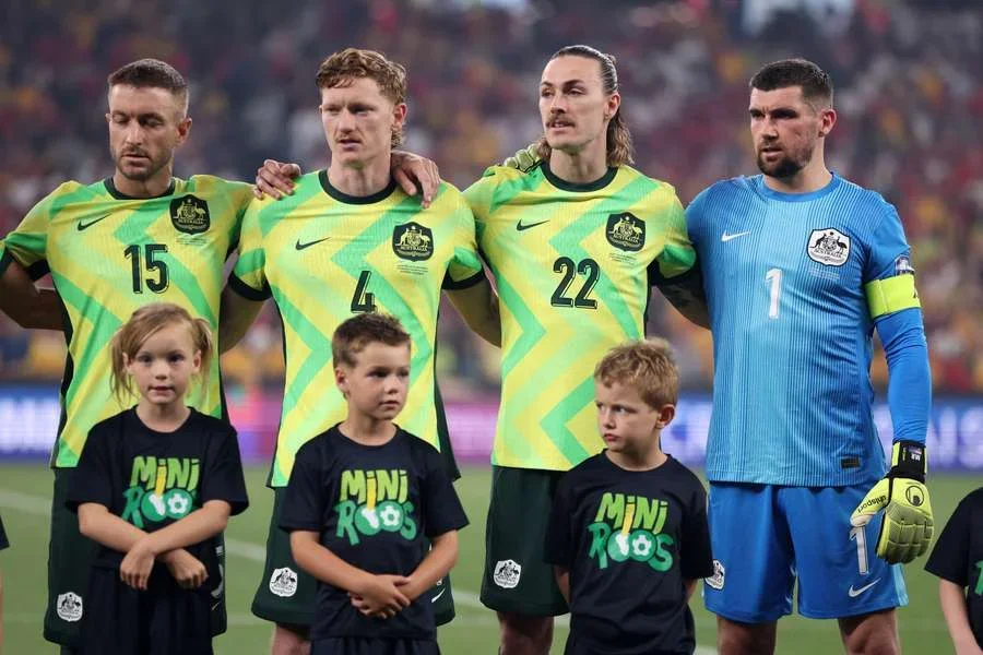 Mat Ryan (derecha), en el partido ante Indonesia