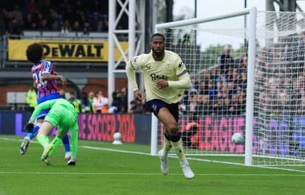 Beto runs to the supporters after making it 2-1 to Everton